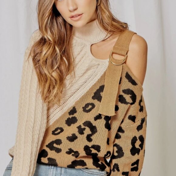 Andree By Unit Asymmetrical leopard Sweater with Buckle size l - Picture 2 of 8